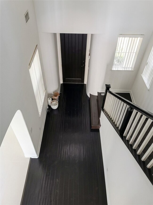 Building Photo - 1318 Swan Loop S