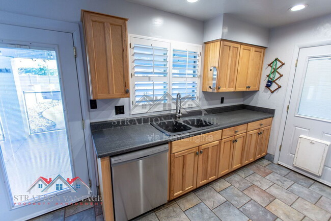 Building Photo - 1735 W Pampa Ave