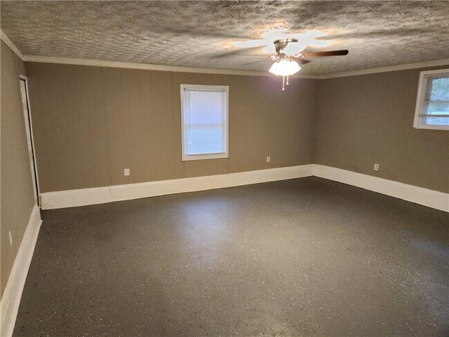 Building Photo - 171 Sarann Ct NW