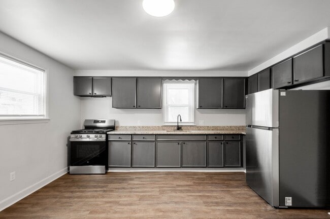 Building Photo - Stunning 3 bedroom home in Brookline available July 1!