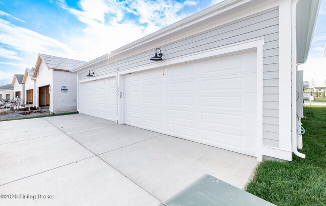 Building Photo - 6100 Passionflower Dr