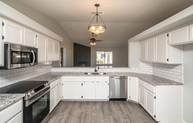 Building Photo - 3 Bedroom, 2.5 Bath, 2 Car Garage Home