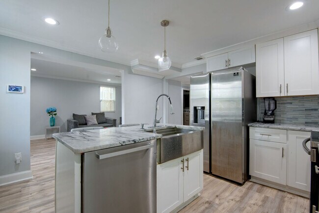 Building Photo - 1055 Peeples St SW