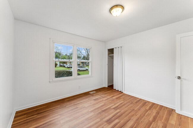 Building Photo - 417 Price Dr