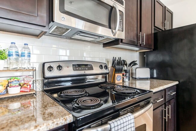 Building Photo - 401 Cherry St