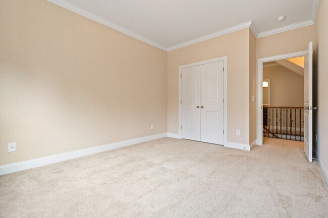 Building Photo - Beautiful Spacious Three Bedroom Townhouse in Carrboro!