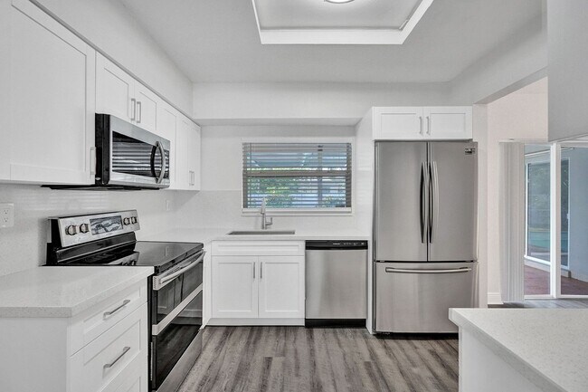 Building Photo - Beautiful 3 bedroom 2 bath Home in Miramar...