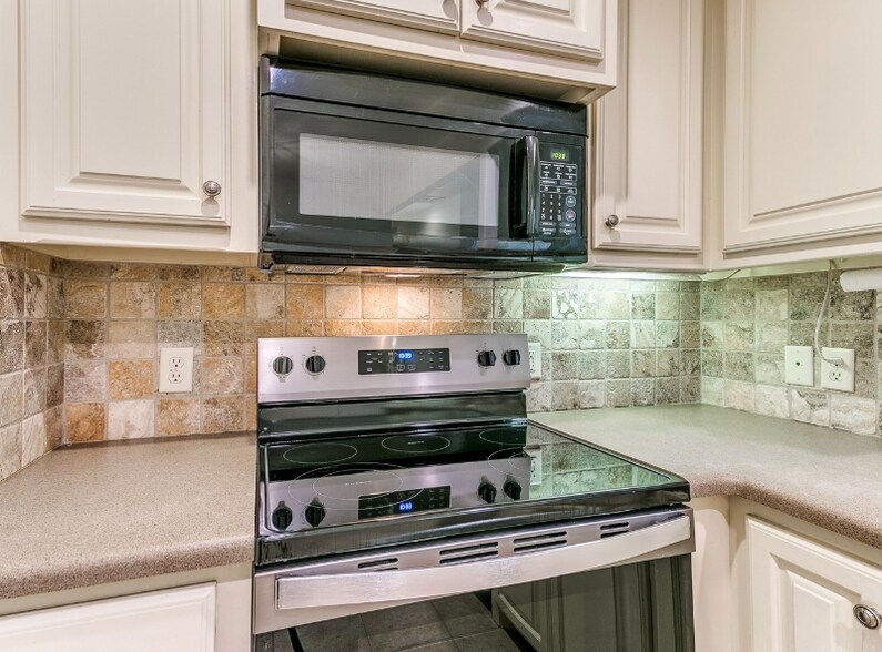 Building Photo - 13818 Oxford Dr