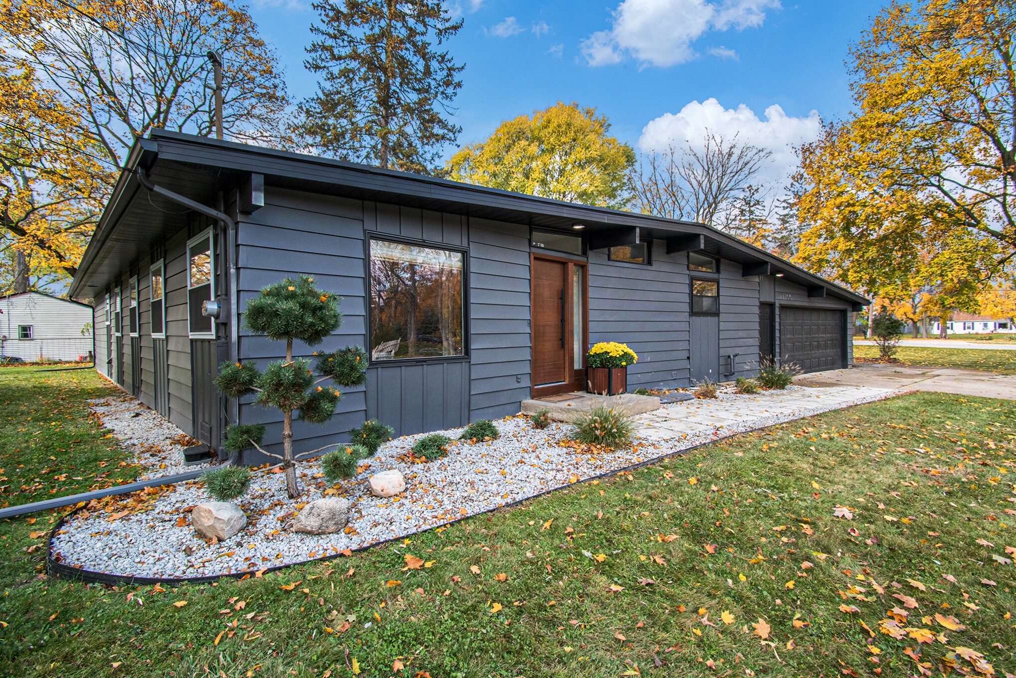 Building Photo - 1155 Carpenter Ave NW