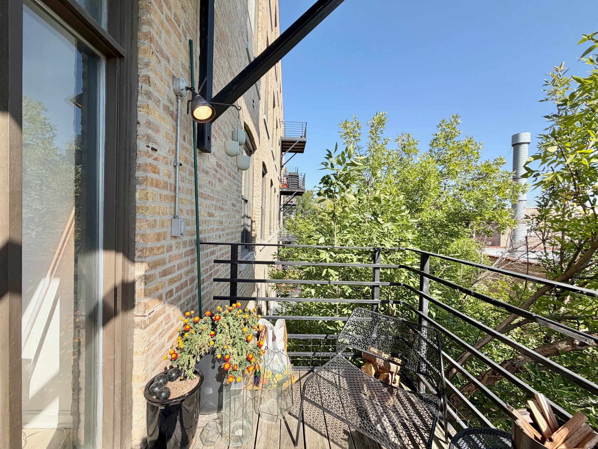 Building Photo - 2511 W Moffat St