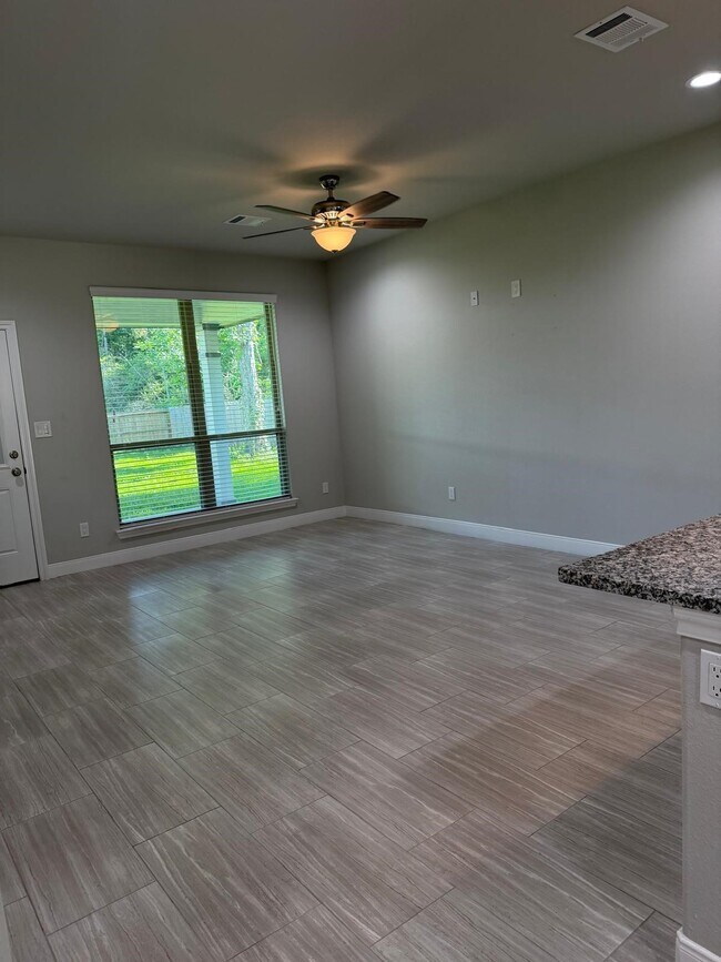 Building Photo - 11158 Lake Dr W