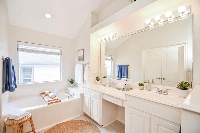 Building Photo - 2135 Stacy Knoll