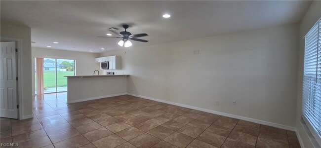 Building Photo - 1415 NE 8th Terrace