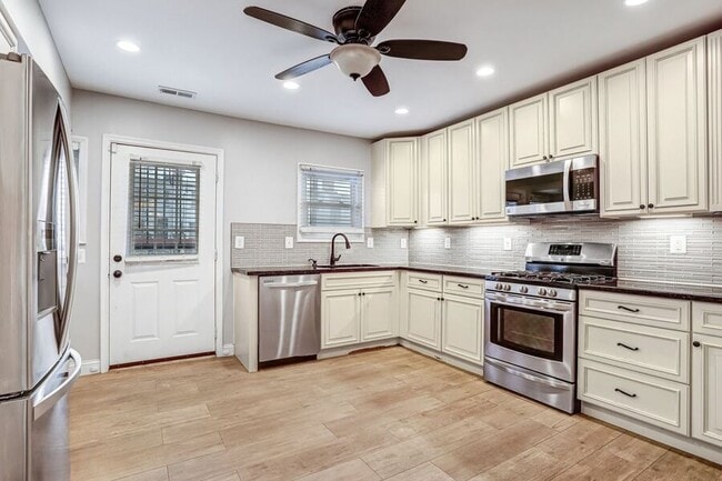 Building Photo - 3351 Clay St NE