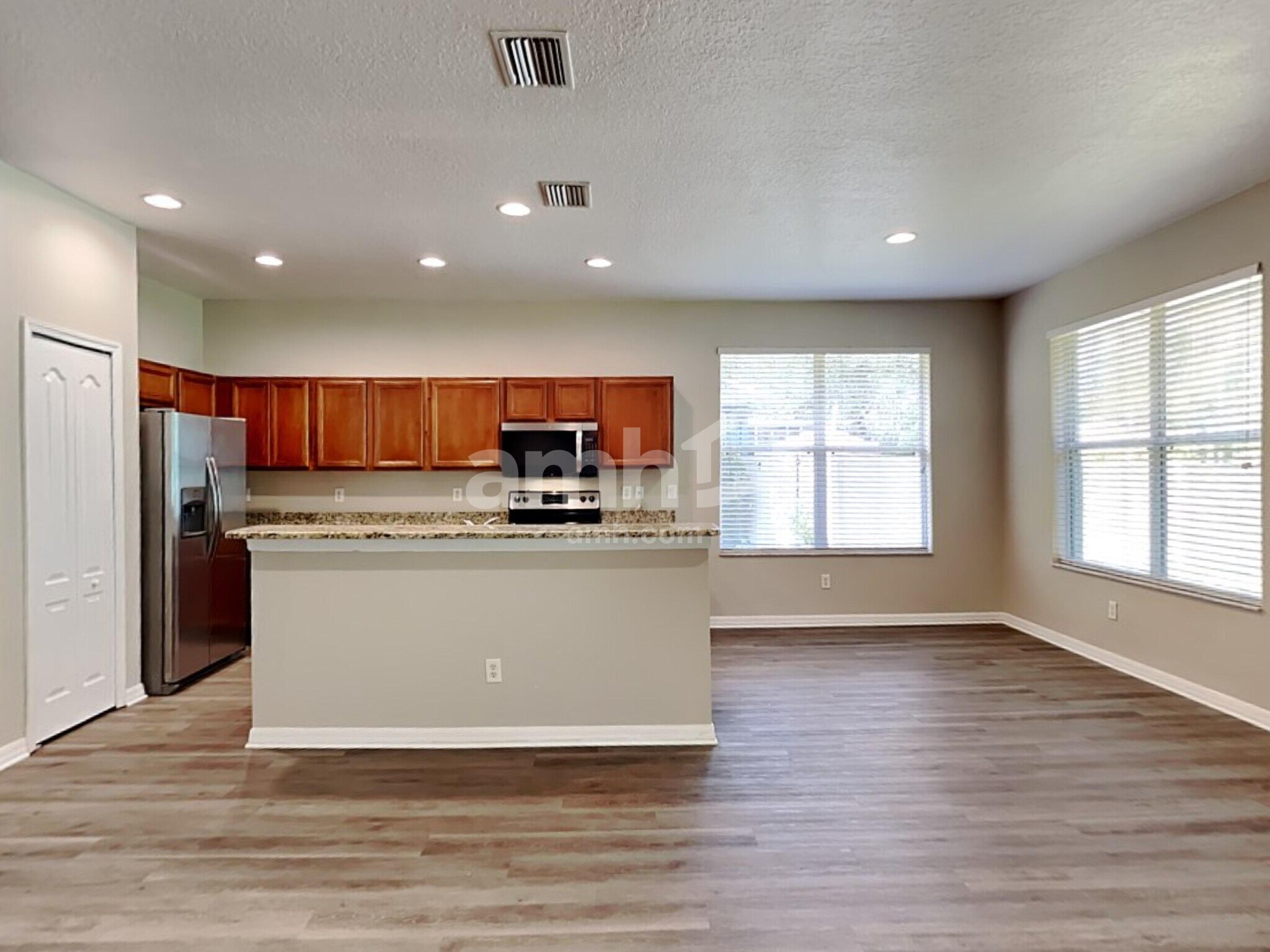 Building Photo - 7729 Grasmere Dr