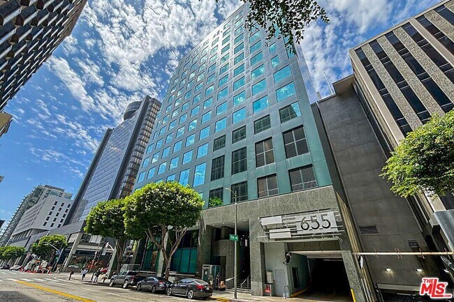 Building Photo - 655 S Hope St