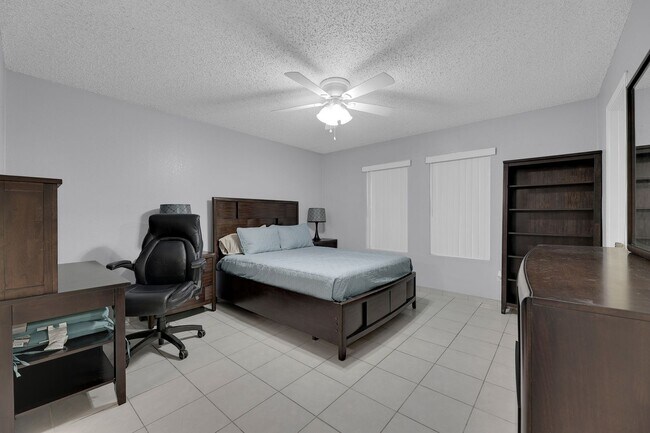 Building Photo - FULLY FURNISHED! ALL APPLIANCES INCLUDED!