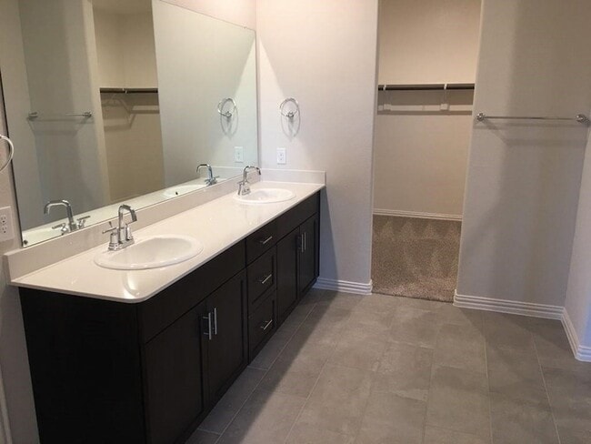 Building Photo - 10520 Katalpa Dr