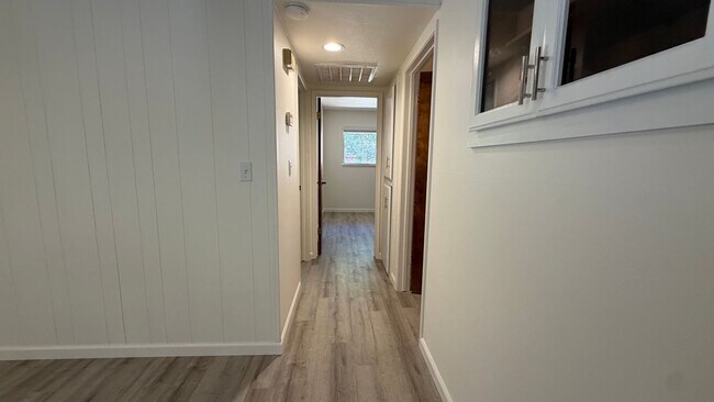Building Photo - 7737 Southcliff Dr