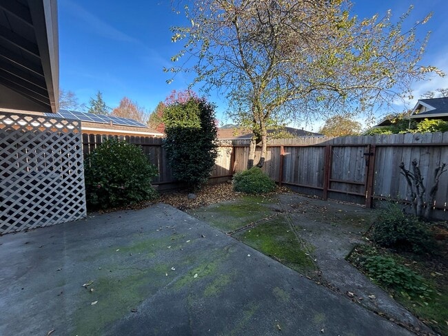 Building Photo - 22 Meadowgreen Cir