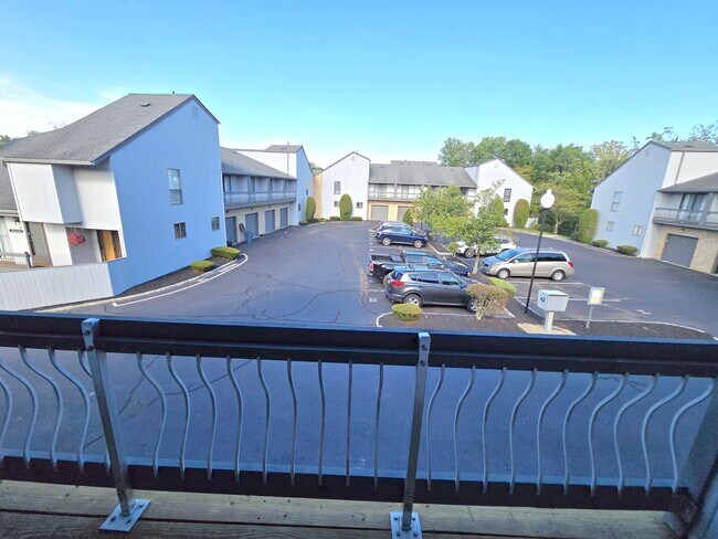 Building Photo - Spacious, freshly painted end-unit townhou...