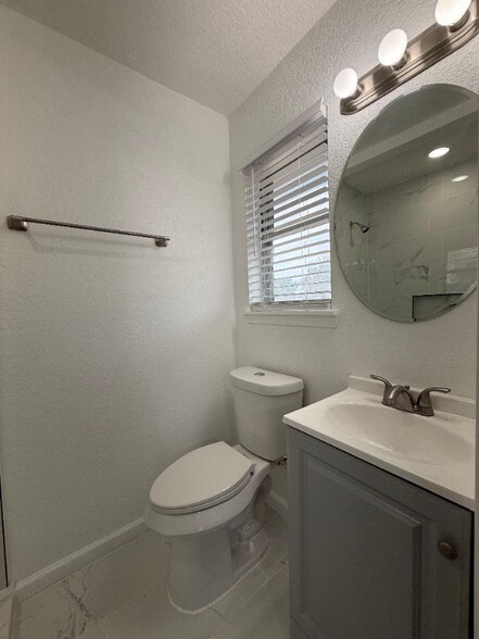 Building Photo - 4410 Moana Dr