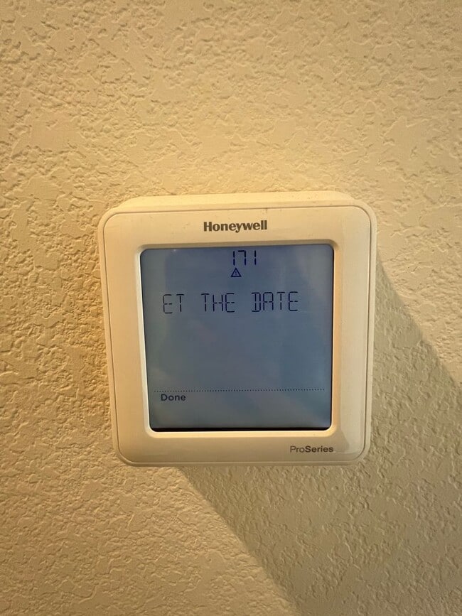 Building Photo - *DEPOSIT MOVE IN* Beautiful 2 Bedroom 2 Ba...