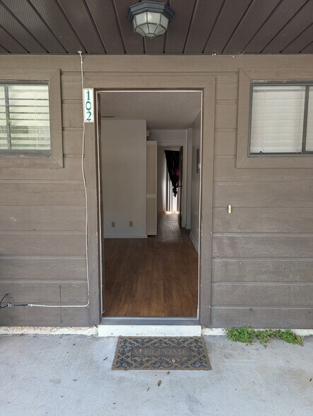 Building Photo - 467 NW Lake City Ave