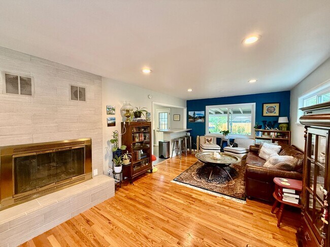 Building Photo - Charming Updated 3-Bedroom Home in Pleasant Valley