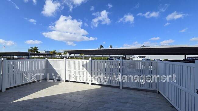 Building Photo - 6777 Winkler Rd