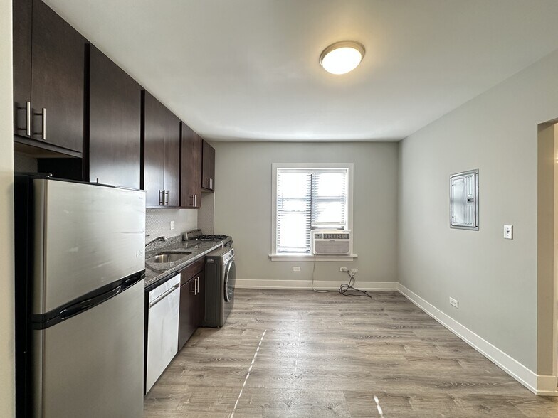 Building Photo - 533 W Belden Ave