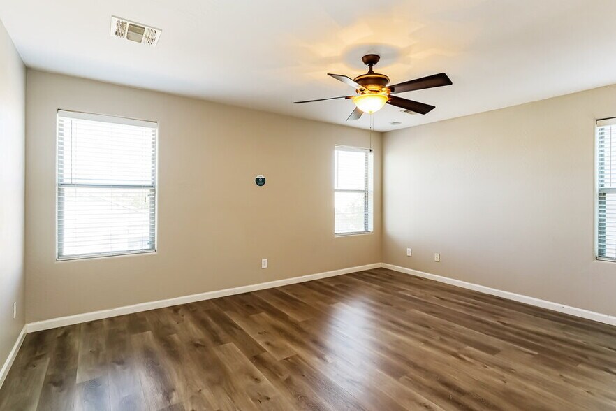 Building Photo - 2550 W Gaby Rd