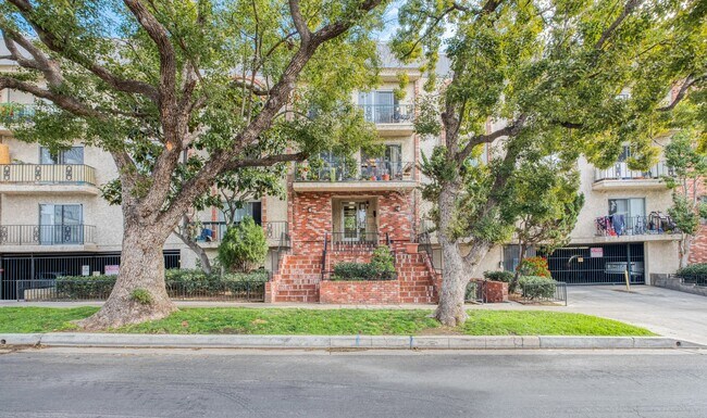 Building Photo - Hollywood Apartments
