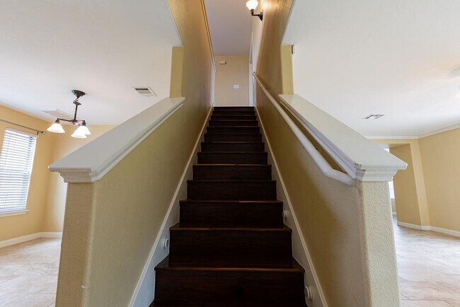 Building Photo - 211 Rim Rock Dr