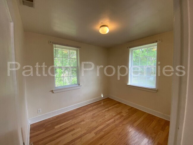 Building Photo - 1021-1023 Munsen Springs Drive - Inside CoC - R16501-02-13