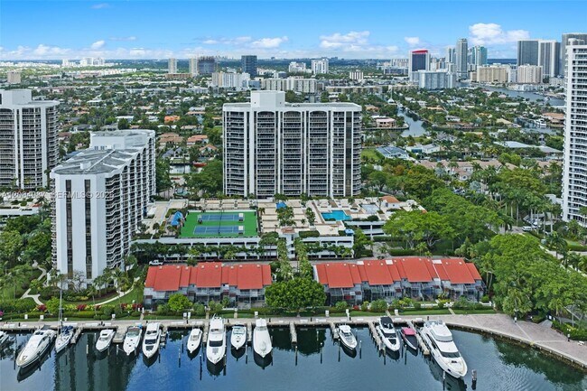 Building Photo - 3640 Yacht Club Dr