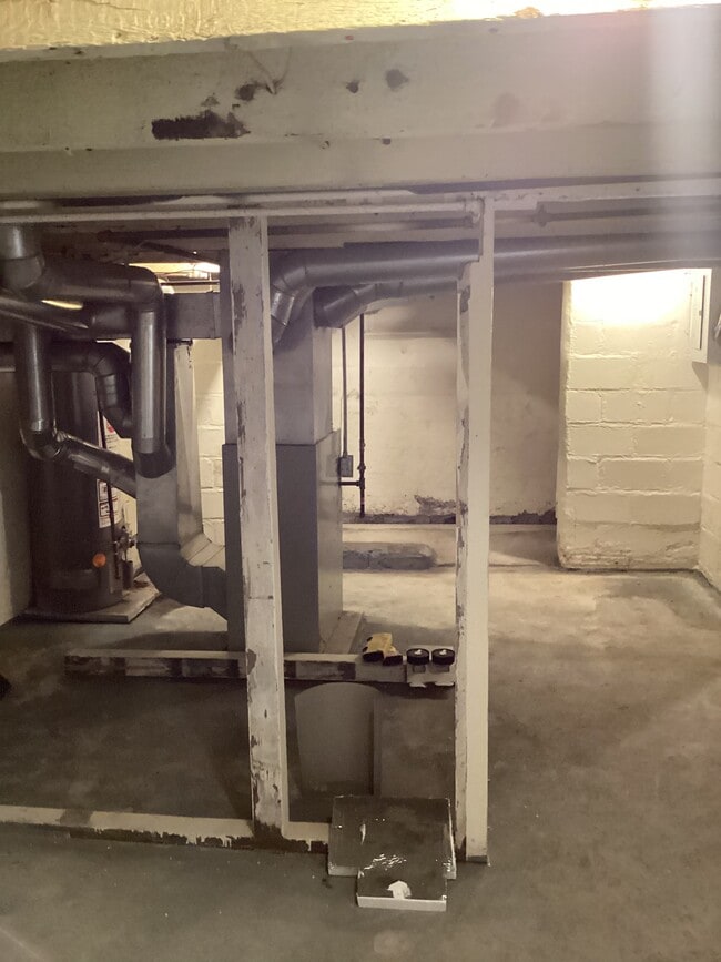 Building Photo - 1208 Howard St