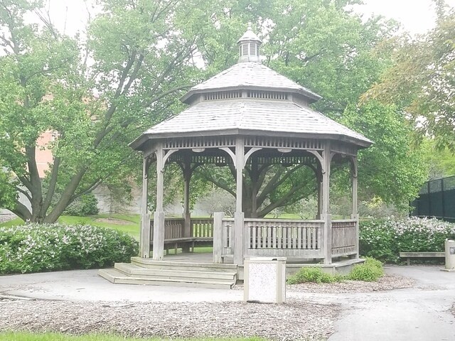 Building Photo - 5820 Oakwood Dr