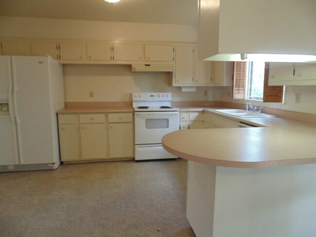 Building Photo - 9716 Chapala Dr NE