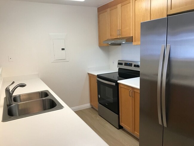Building Photo - Lalea at Hawaii Kai 2 Bdrm., .1 bath, 2 un...