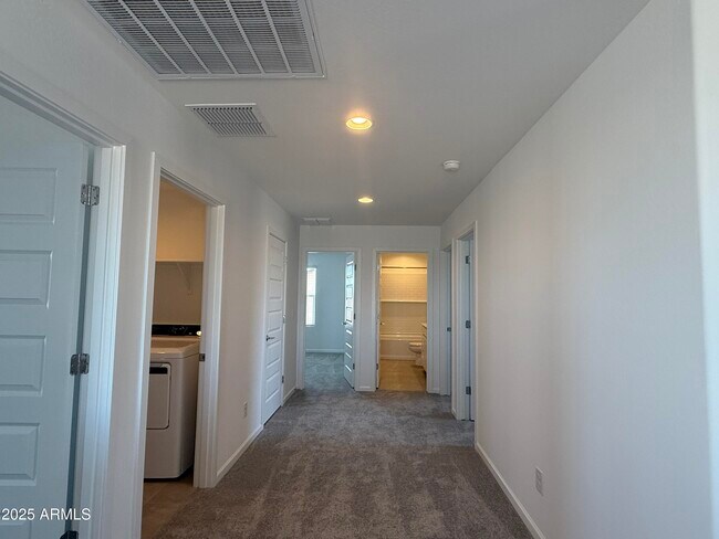 Building Photo - 9544 W Pinchot Ave