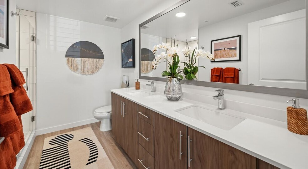 Building Photo - 2085 S Congress Ave