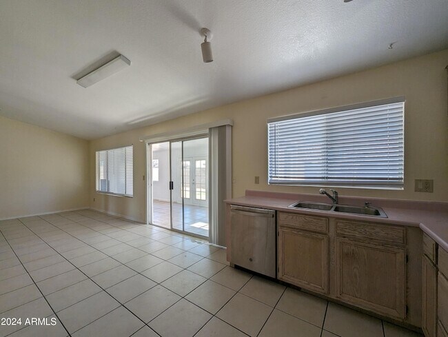 Building Photo - 11941 N 69th Ave