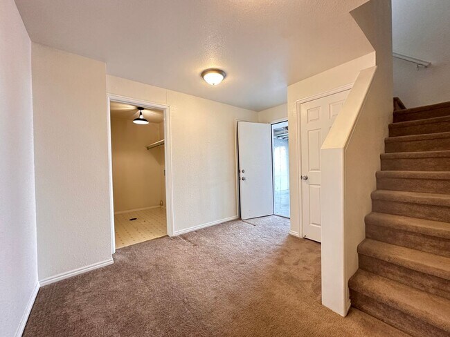 Building Photo - Amazing Townhome with Spectacular Views for Rent in Draper!