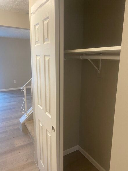 Building Photo - 74 Willowick Dr