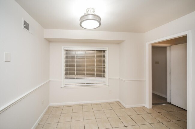 Building Photo - 6145 Shadowfall Cove