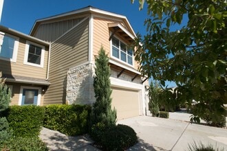 Building Photo - Model Home in City Side Condo Community