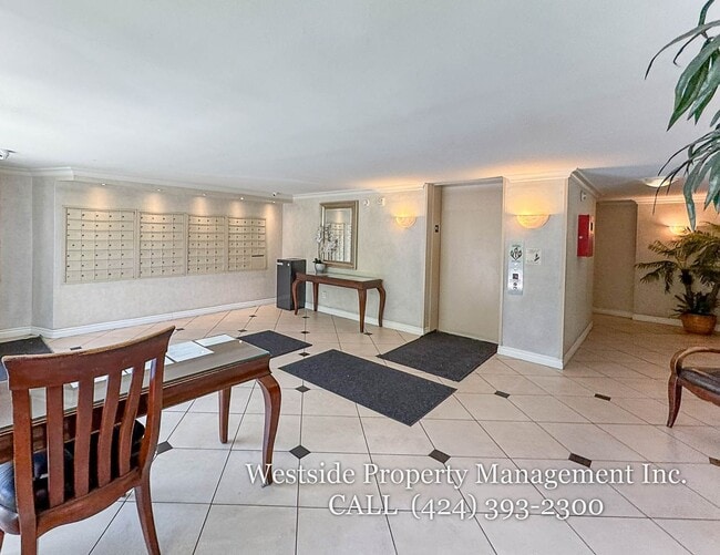 Building Photo - 11645 Montana Ave