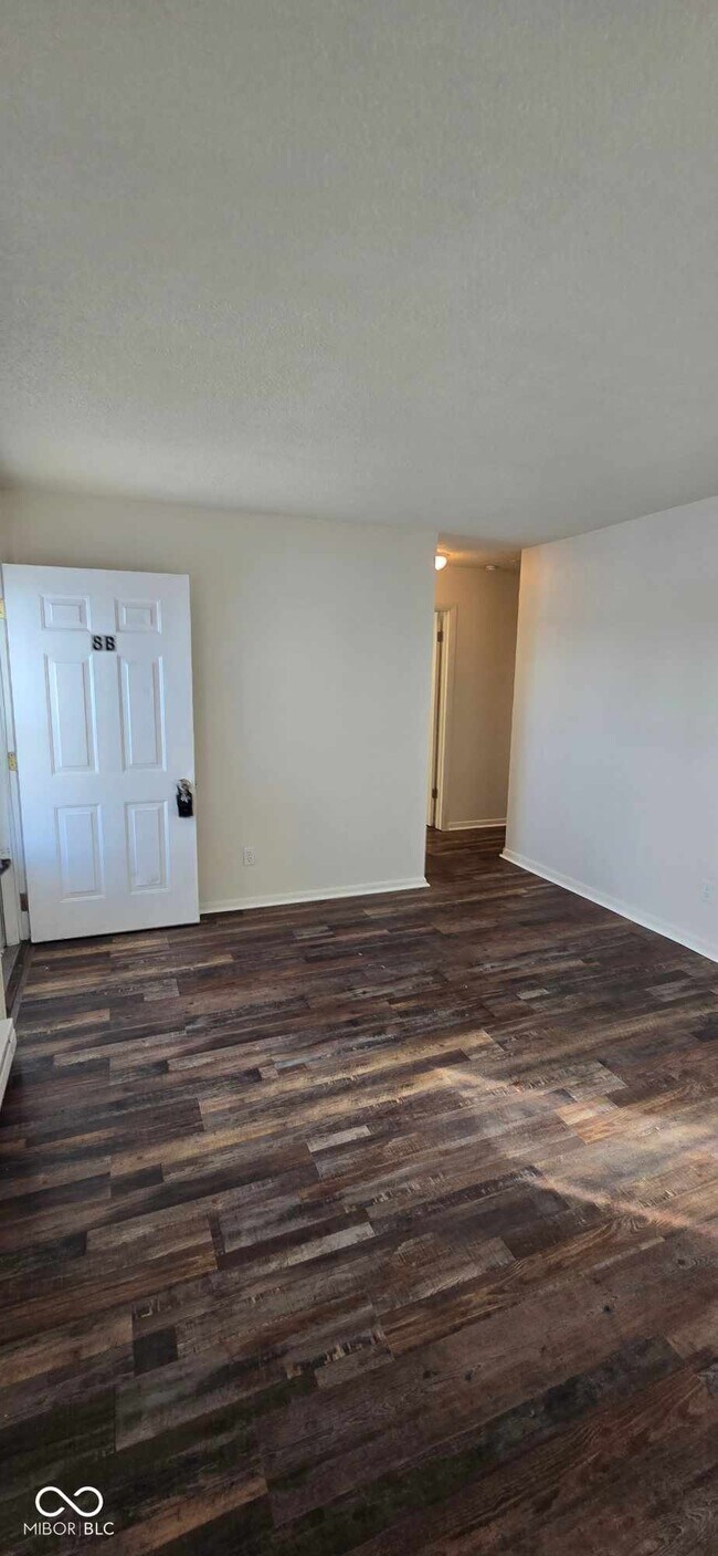 Building Photo - 570 US-52