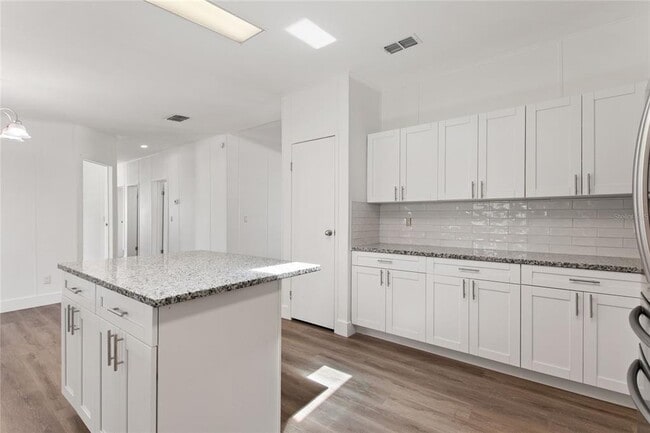 Building Photo - 486 Lindsey Dr